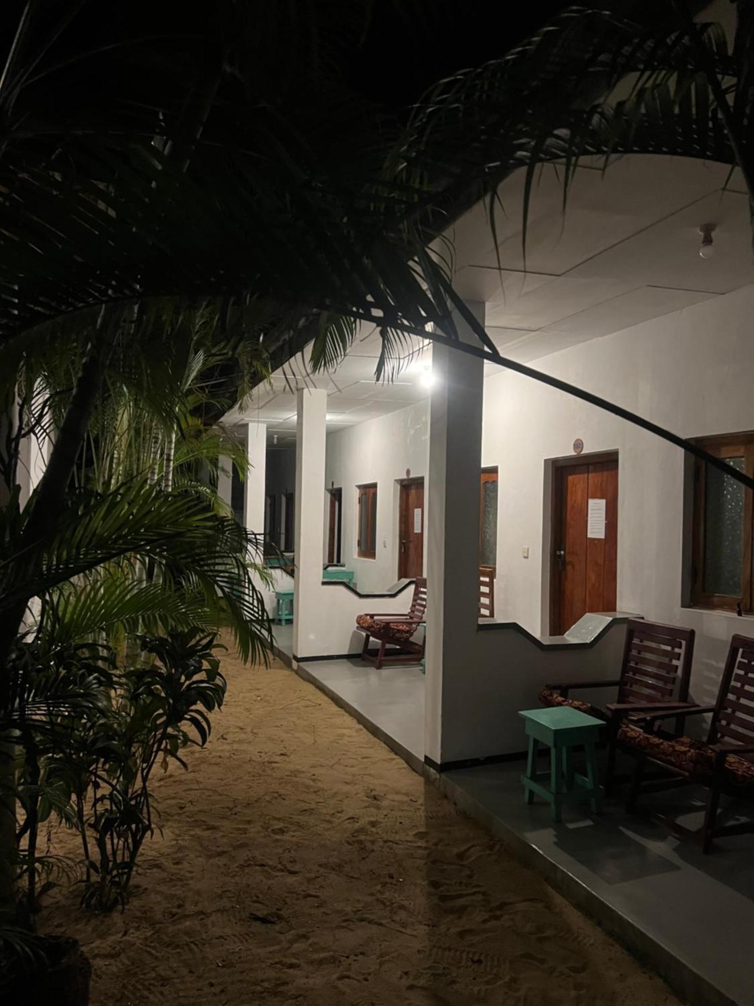 Hotel Moxy Bay Arugambay Arugam Bay Exterior foto