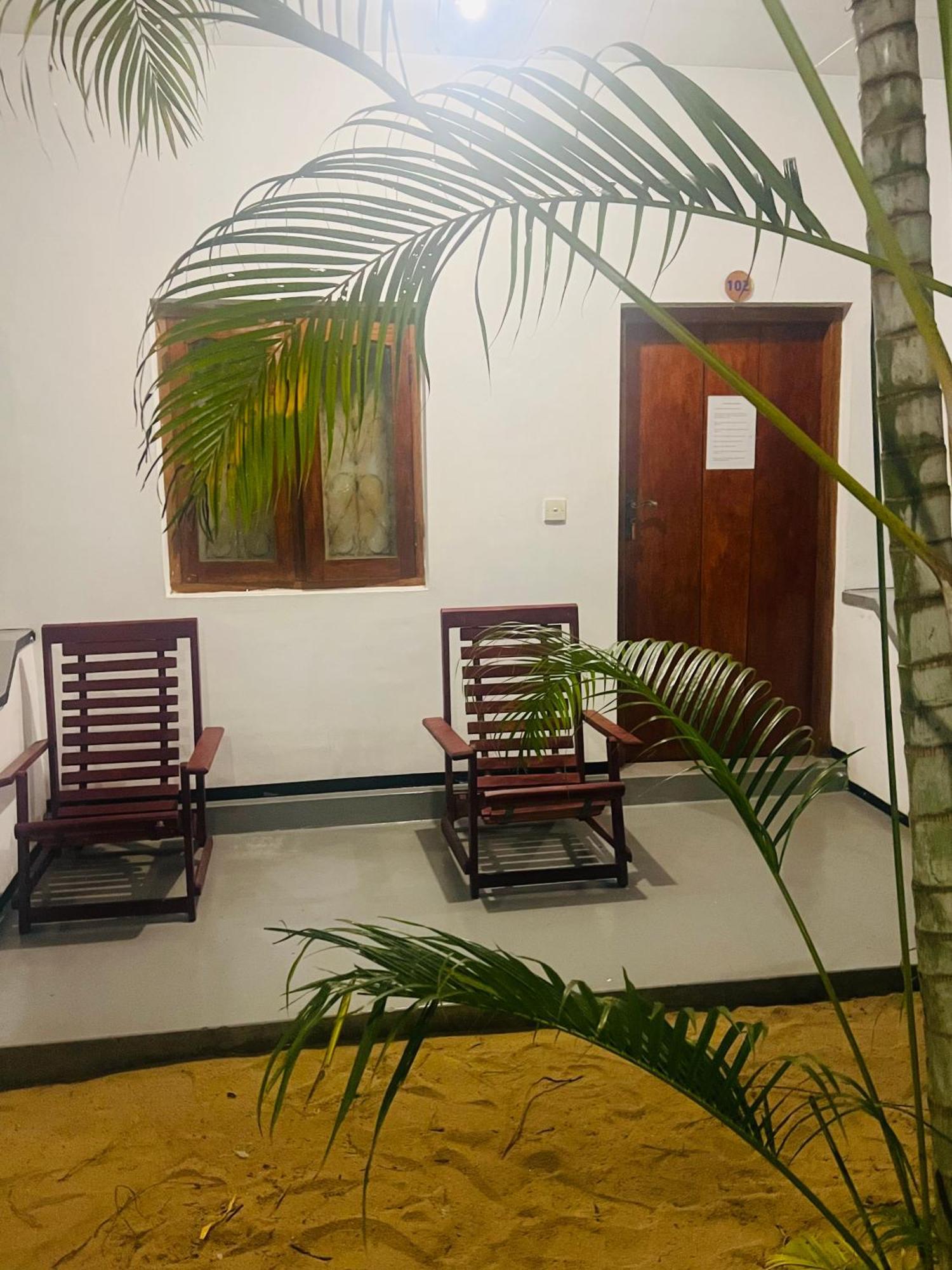 Hotel Moxy Bay Arugambay Arugam Bay Exterior foto
